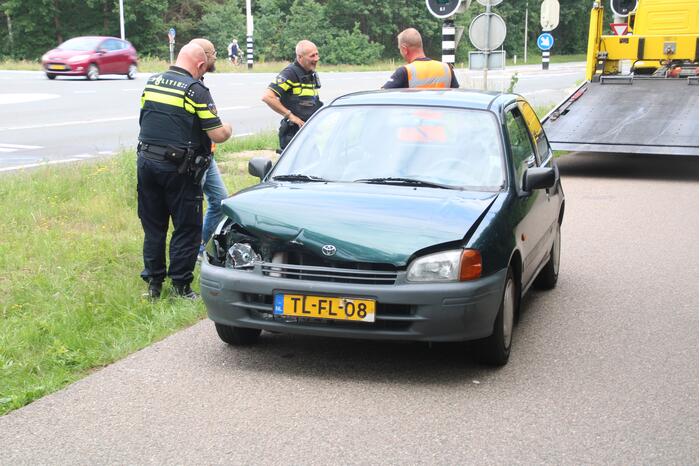 Auto's botsen op kruising