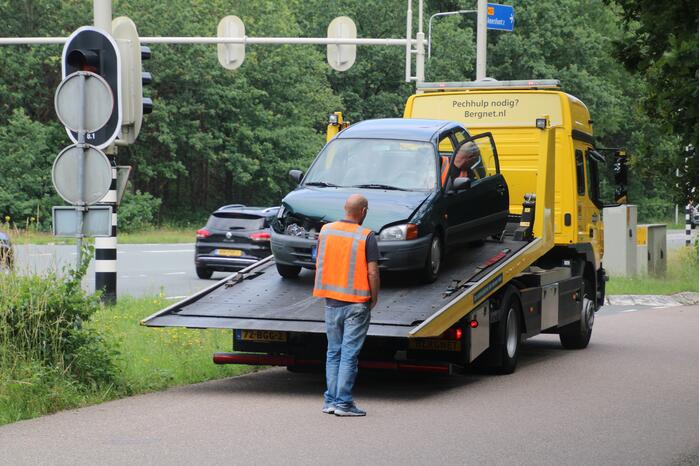 Auto's botsen op kruising