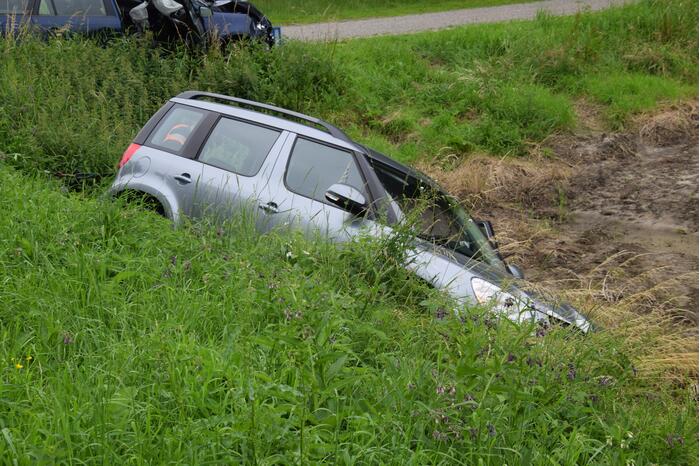 Auto in de sloot na ongeval