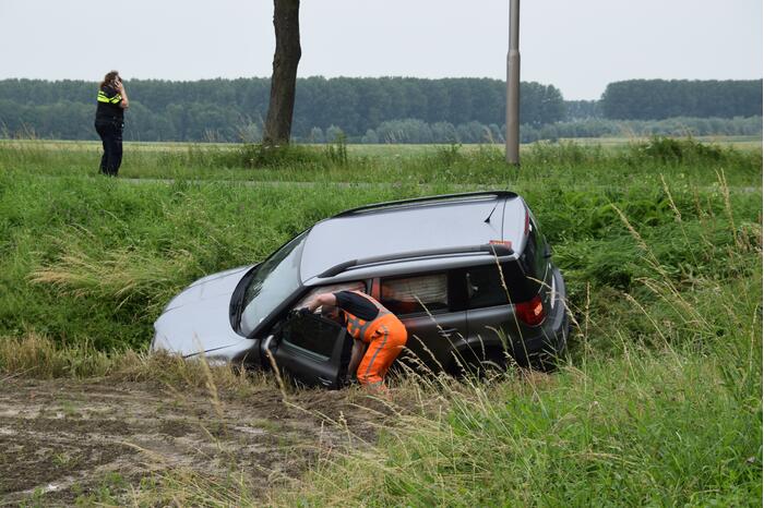Auto in de sloot na ongeval