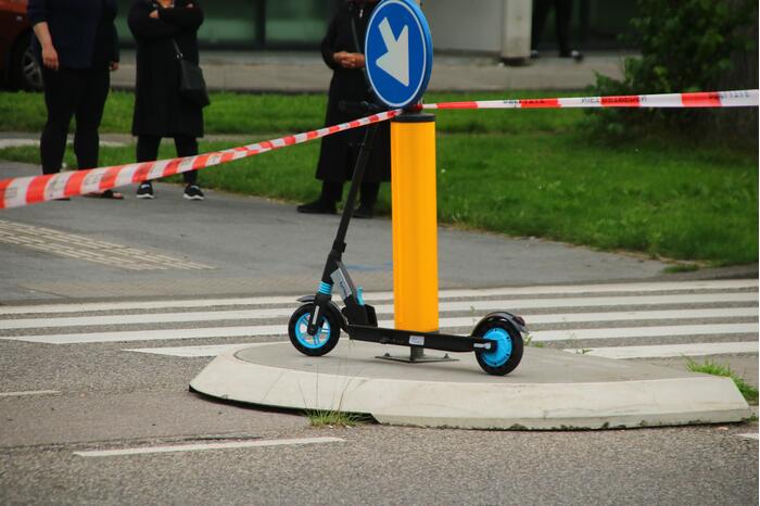 Persoon op step aangereden door auto