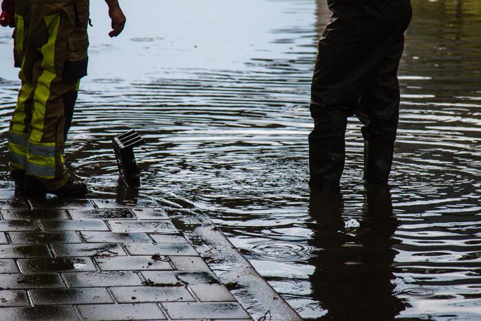 Auto total-loss door ondergelopen tunnel