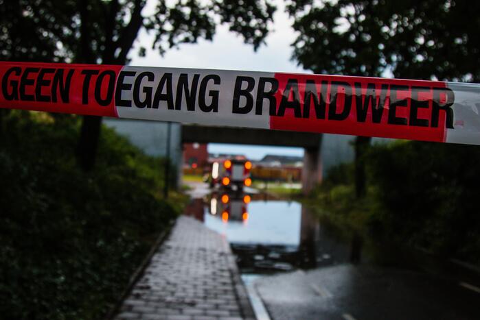 Auto total-loss door ondergelopen tunnel