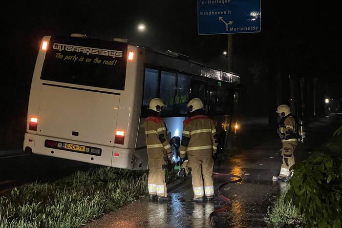 Touringcar strandt door vastgelopen rem