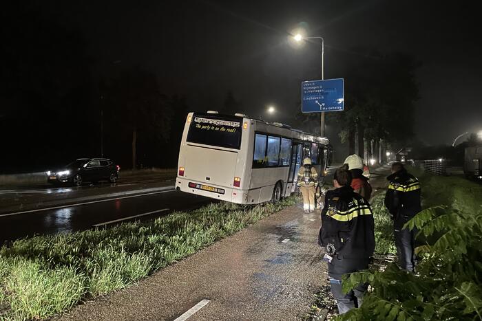 Touringcar strandt door vastgelopen rem
