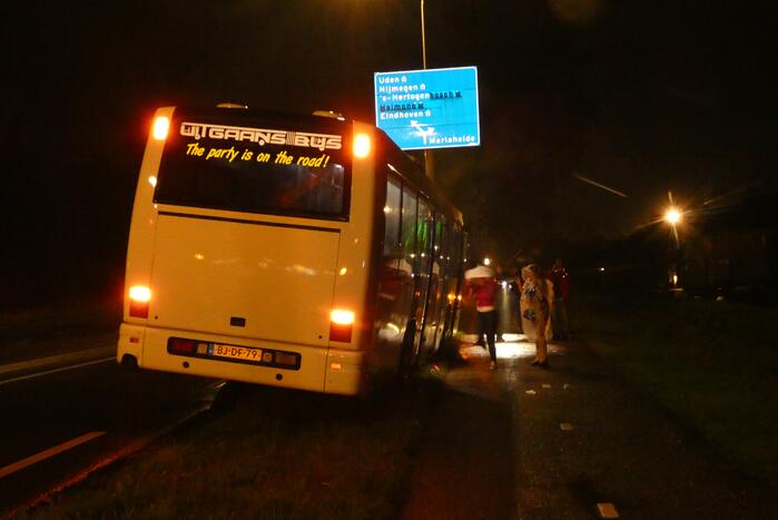 Touringcar strandt door vastgelopen rem