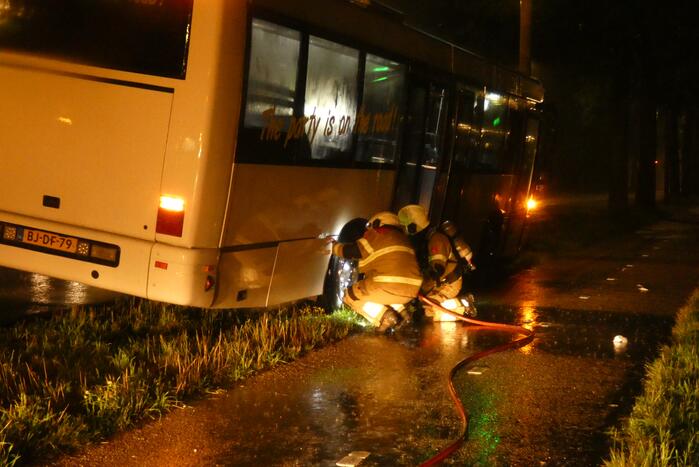 Touringcar strandt door vastgelopen rem