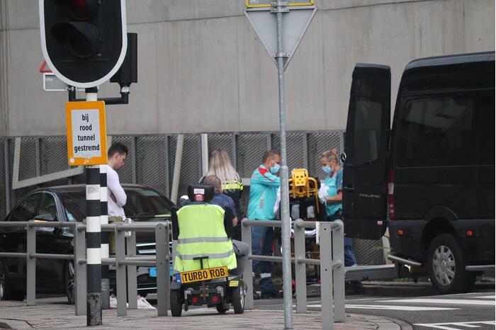 Bestelbus in de kreukels na botsing