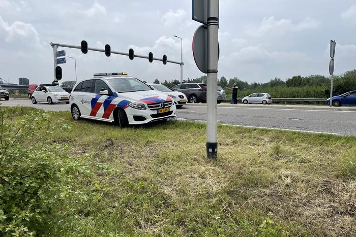 Kerende bestelbus veroorzaakt ongeval