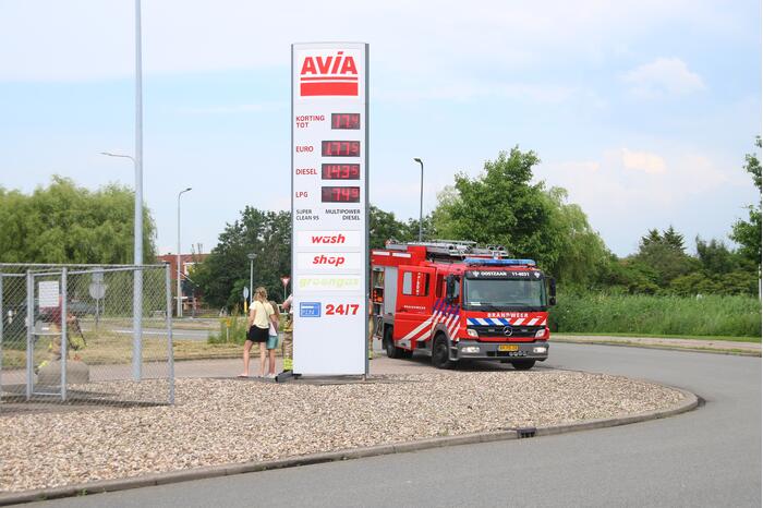 Brandweer doet onderzoek bij Avia Tankstation