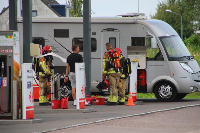 Brandweer doet onderzoek bij Avia Tankstation