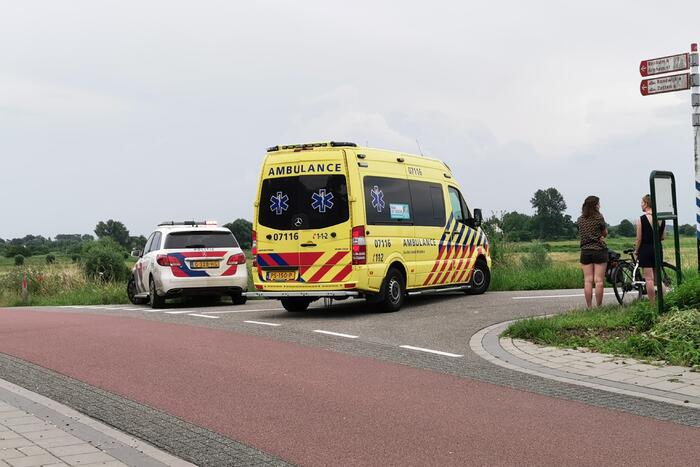 E-biker gewond bij botsing tegen paaltje