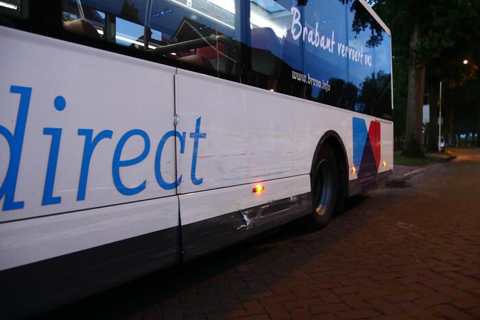 Ambulance en stadsbus komen met elkaar in botsing
