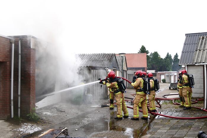 Uitslaande brand in garage