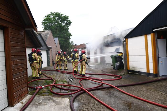 Uitslaande brand in garage