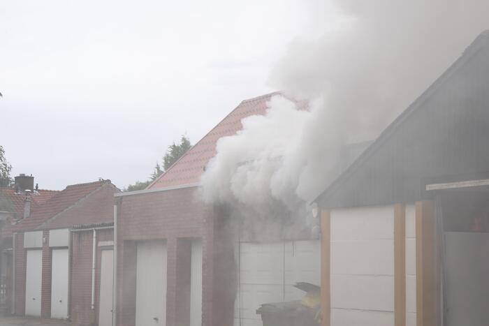 Uitslaande brand in garage