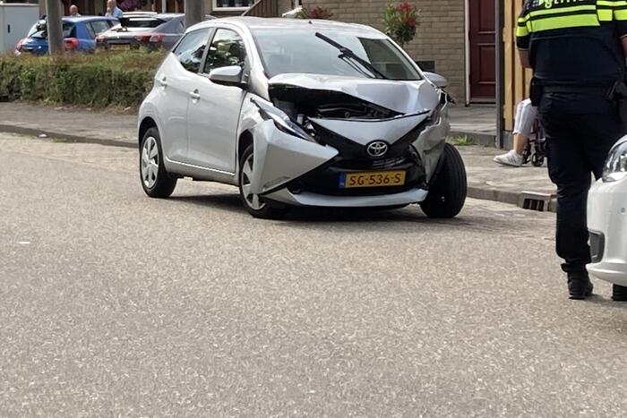 Twee auto's met elkaar in botsing