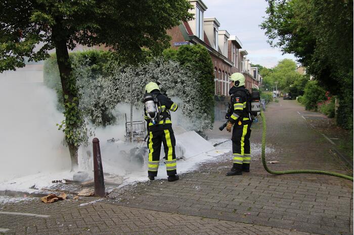 Flinke brand in berg grofvuil
