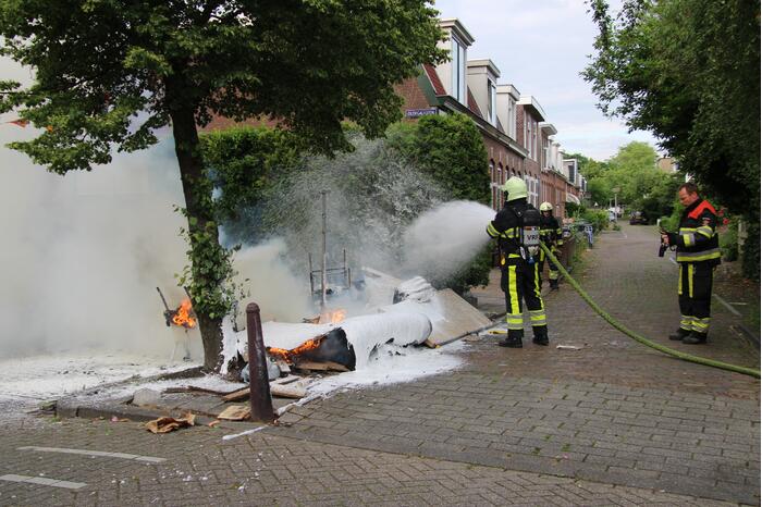 Flinke brand in berg grofvuil