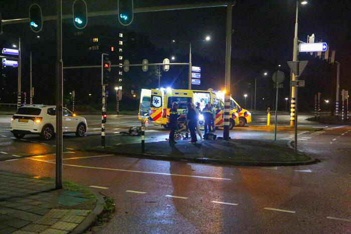 Snorfietser gewond door ongeval met personenauto