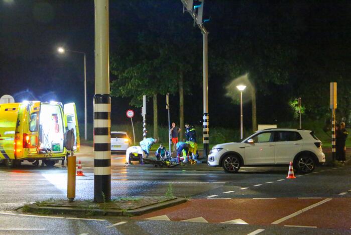 Snorfietser gewond door ongeval met personenauto