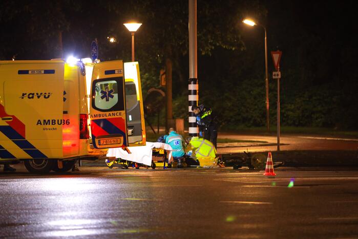 Snorfietser gewond door ongeval met personenauto