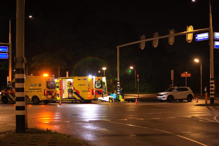 Snorfietser gewond door ongeval met personenauto