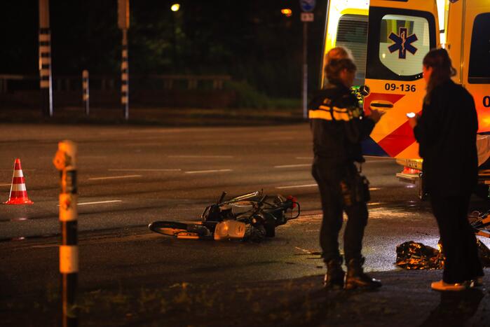 Snorfietser gewond door ongeval met personenauto