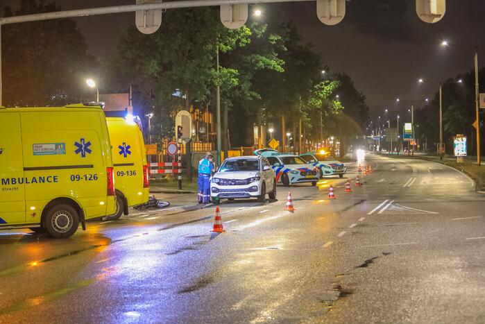 Snorfietser gewond door ongeval met personenauto