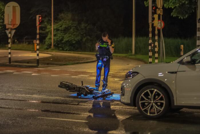 Snorfietser gewond door ongeval met personenauto