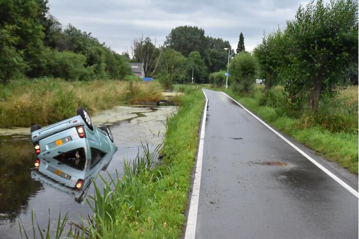 Bestuurder invalidevoertuig haalt nat pak bij te water raken