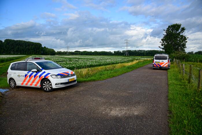 Brommerrijdster gaat met brommer hard onderuit