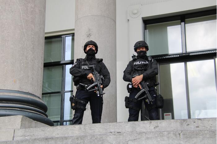 Politie beveiligt rechtbank bij Vingerknip-zaak