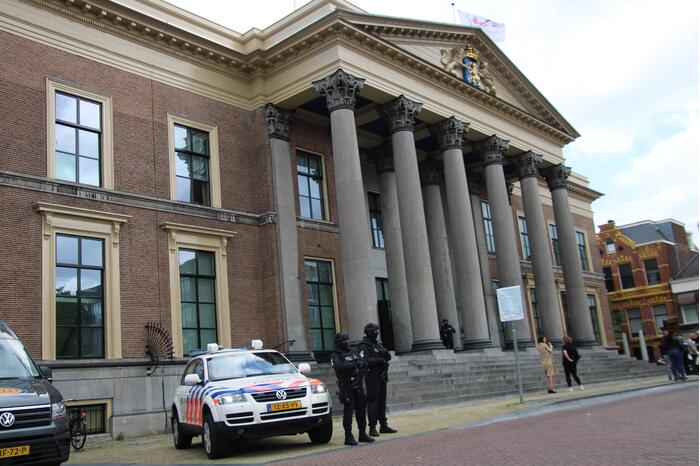 Politie beveiligt rechtbank bij Vingerknip-zaak