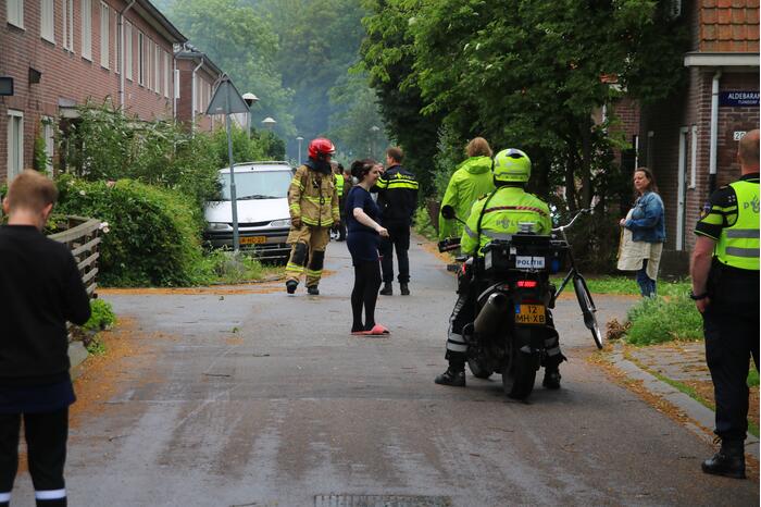 Schuur achter woning verwoest door brand