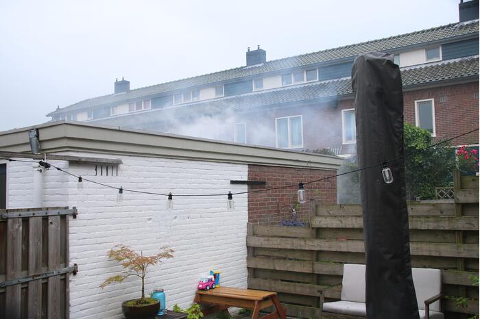 Schuur achter woning verwoest door brand