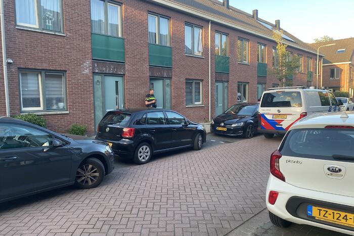 Politie doet inval in woning