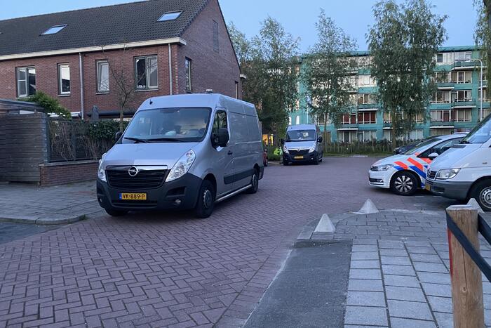 Politie doet inval in woning