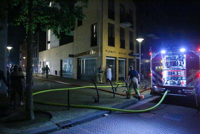 Brandweer blust grote brand op balkon