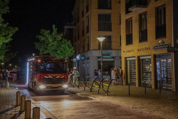Brandweer blust grote brand op balkon