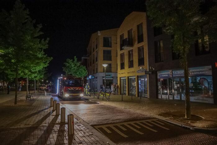 Brandweer blust grote brand op balkon