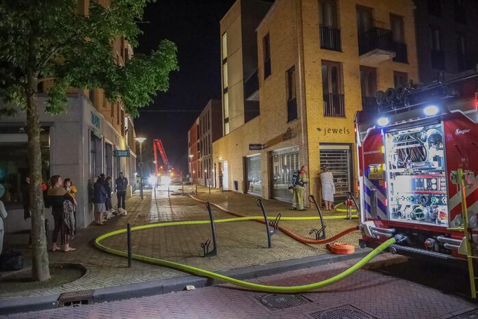 Brandweer blust grote brand op balkon