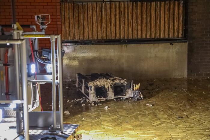 Brandweer blust grote brand op balkon