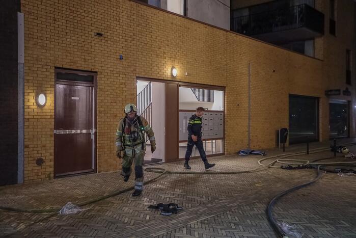 Brandweer blust grote brand op balkon