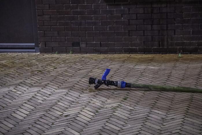 Brandweer blust grote brand op balkon