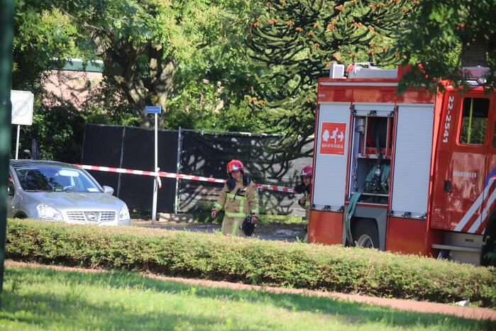 Gasleiding geraakt bij graafwerkzaamheden naast tankstation