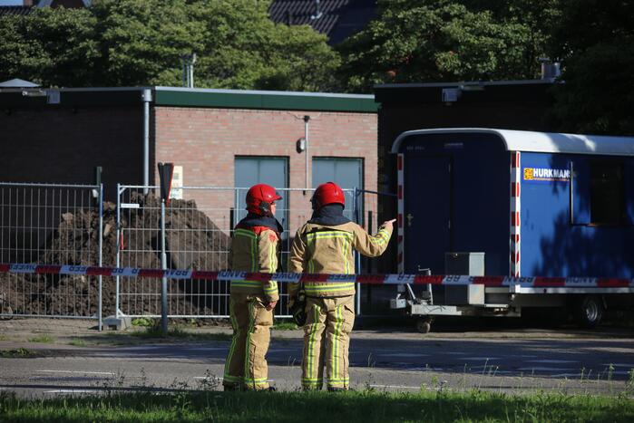 Gasleiding geraakt bij graafwerkzaamheden naast tankstation