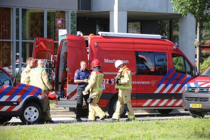 Gasleiding geraakt bij graafwerkzaamheden naast tankstation