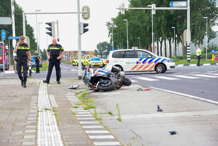 Motoragent overleden bij aanrijding met vrachtwagen