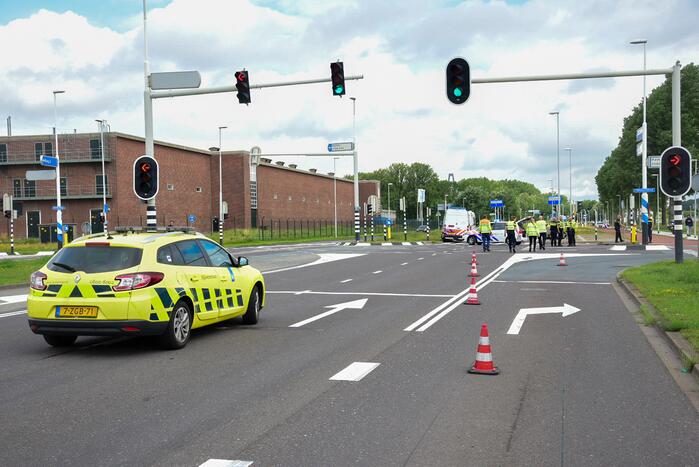 Motoragent overleden bij aanrijding met vrachtwagen